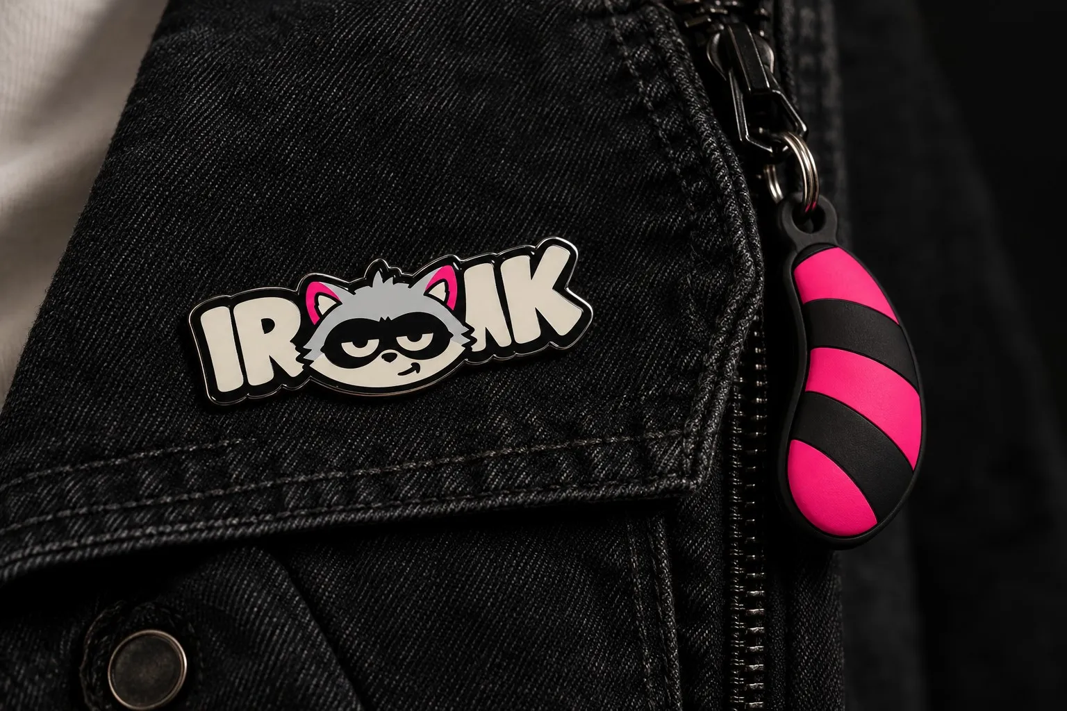 Ironik: Broche e chaveiro